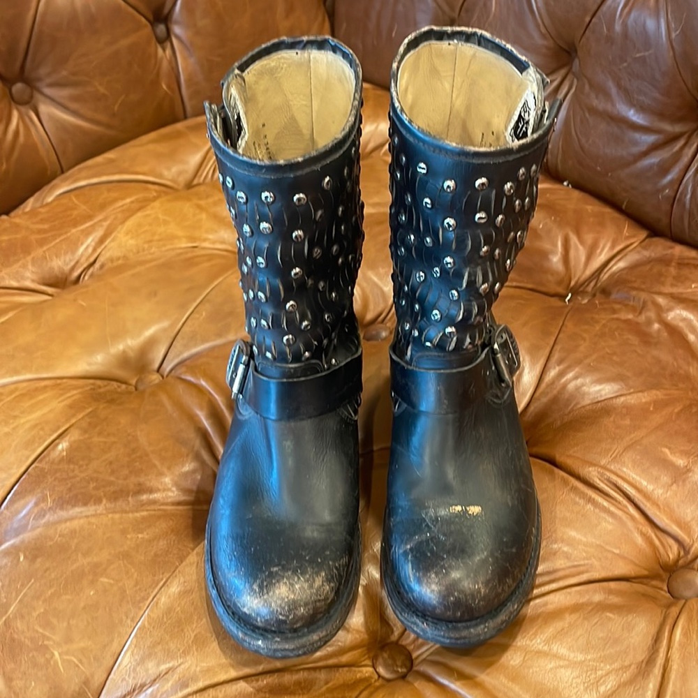 FRYE Jenna stud boot